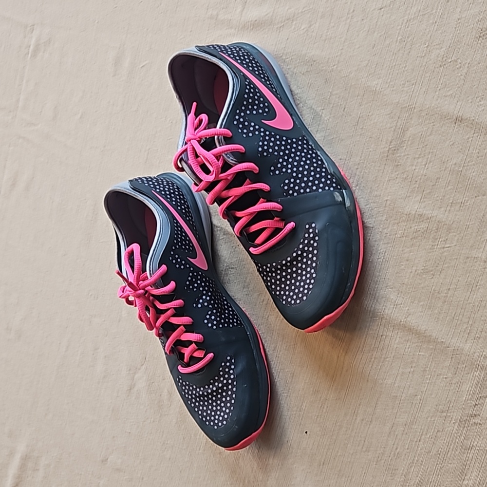 Nike tennis shoes